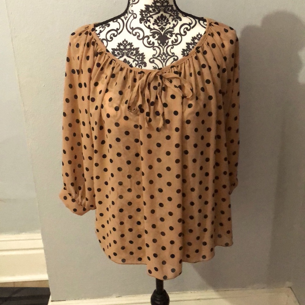 Polka dot blouse 👚